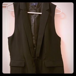 Black womens vest with pockets and back fastener